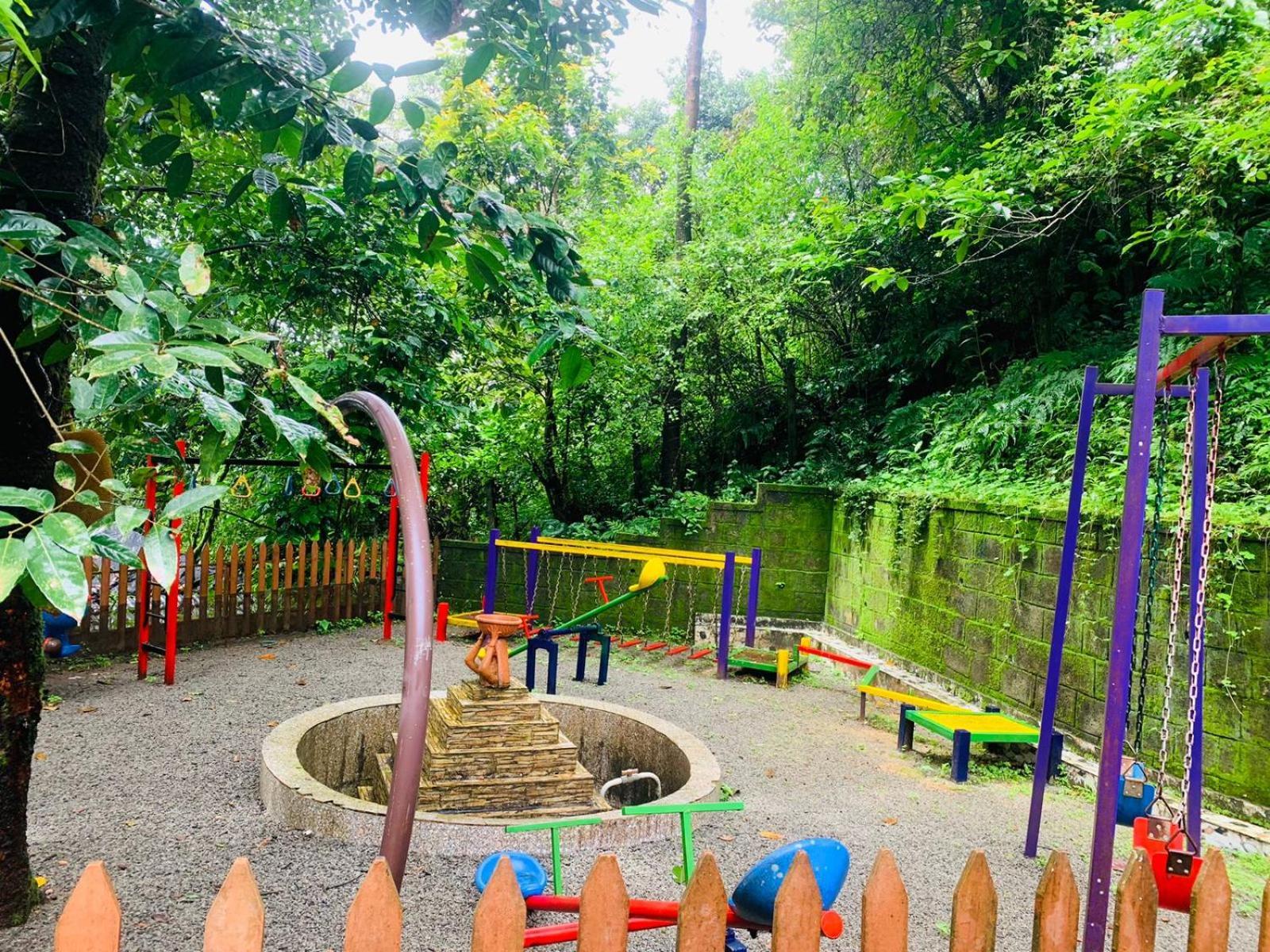 The Mountain Shades Resort マディケーリ エクステリア 写真