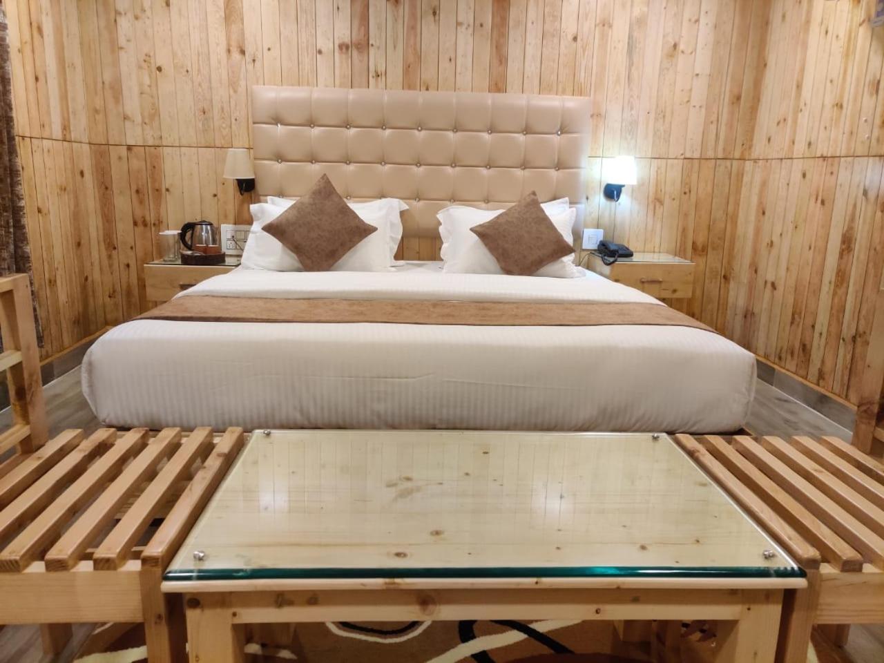 The Mountain Shades Resort マディケーリ エクステリア 写真