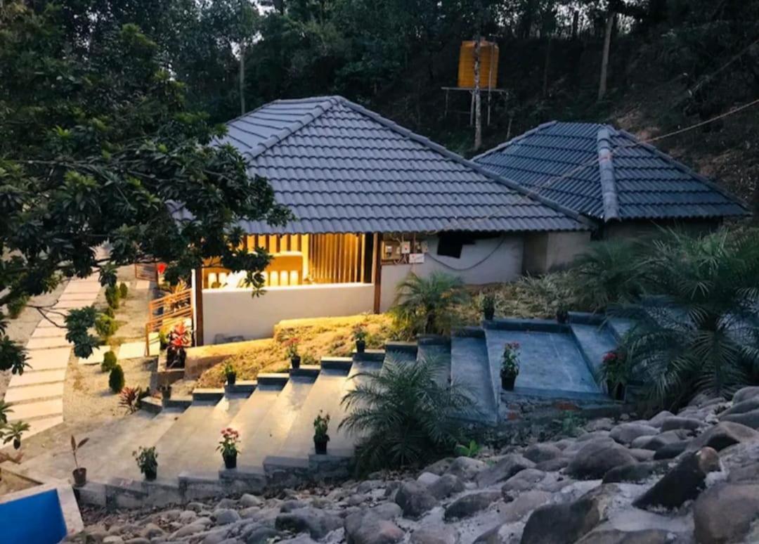The Mountain Shades Resort マディケーリ エクステリア 写真