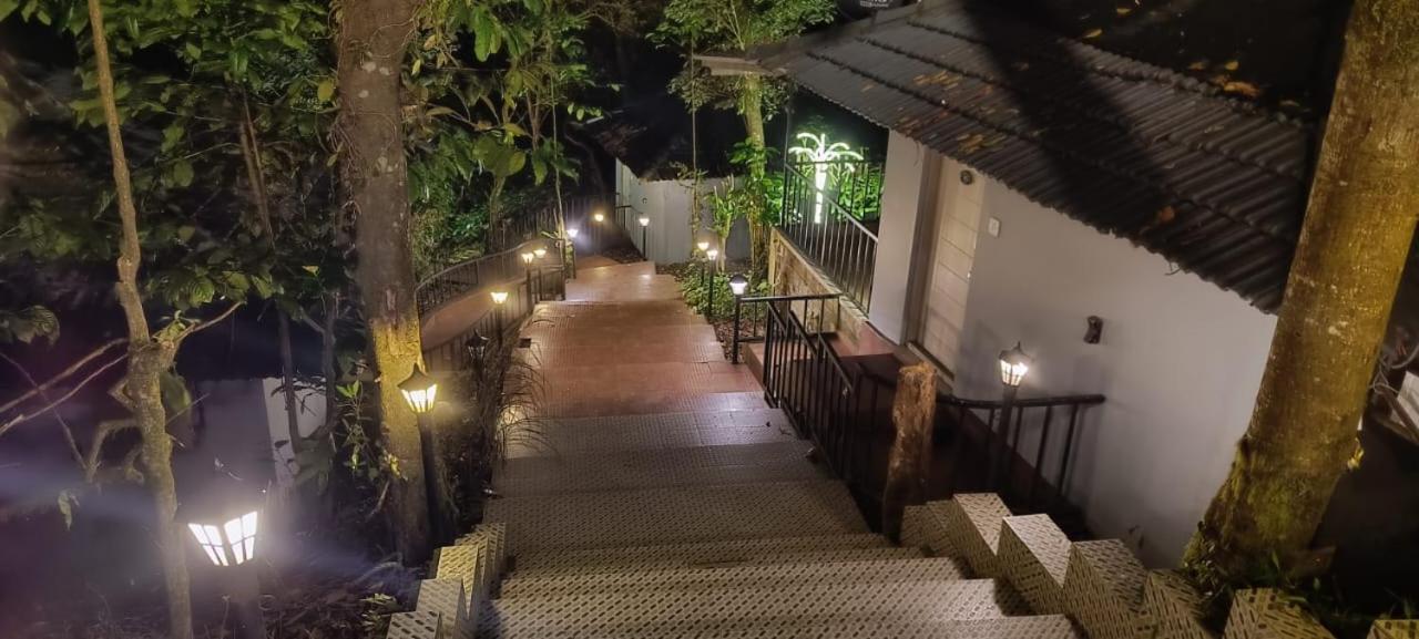 The Mountain Shades Resort マディケーリ エクステリア 写真