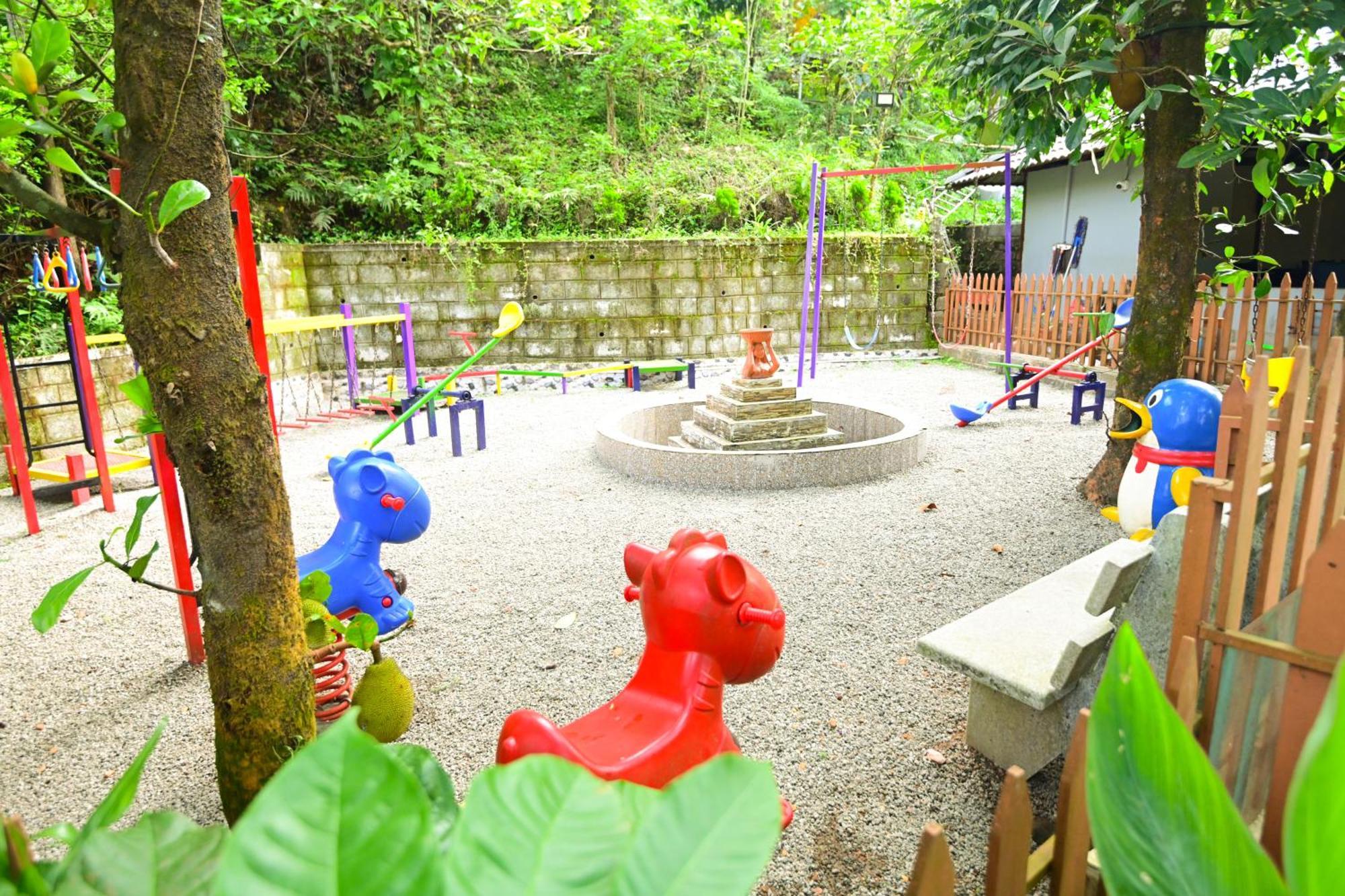The Mountain Shades Resort マディケーリ エクステリア 写真