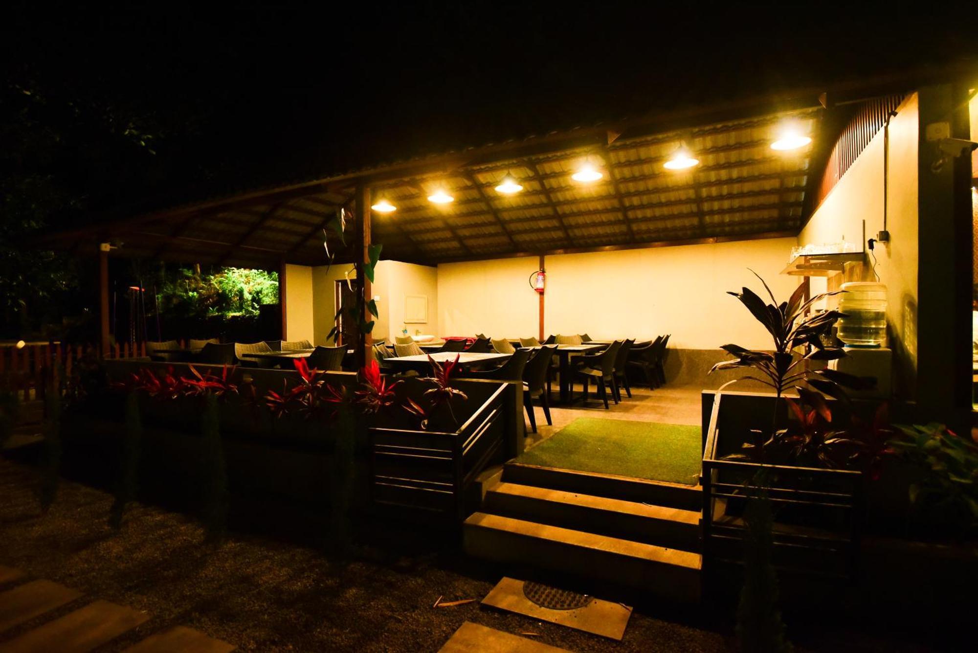 The Mountain Shades Resort マディケーリ エクステリア 写真