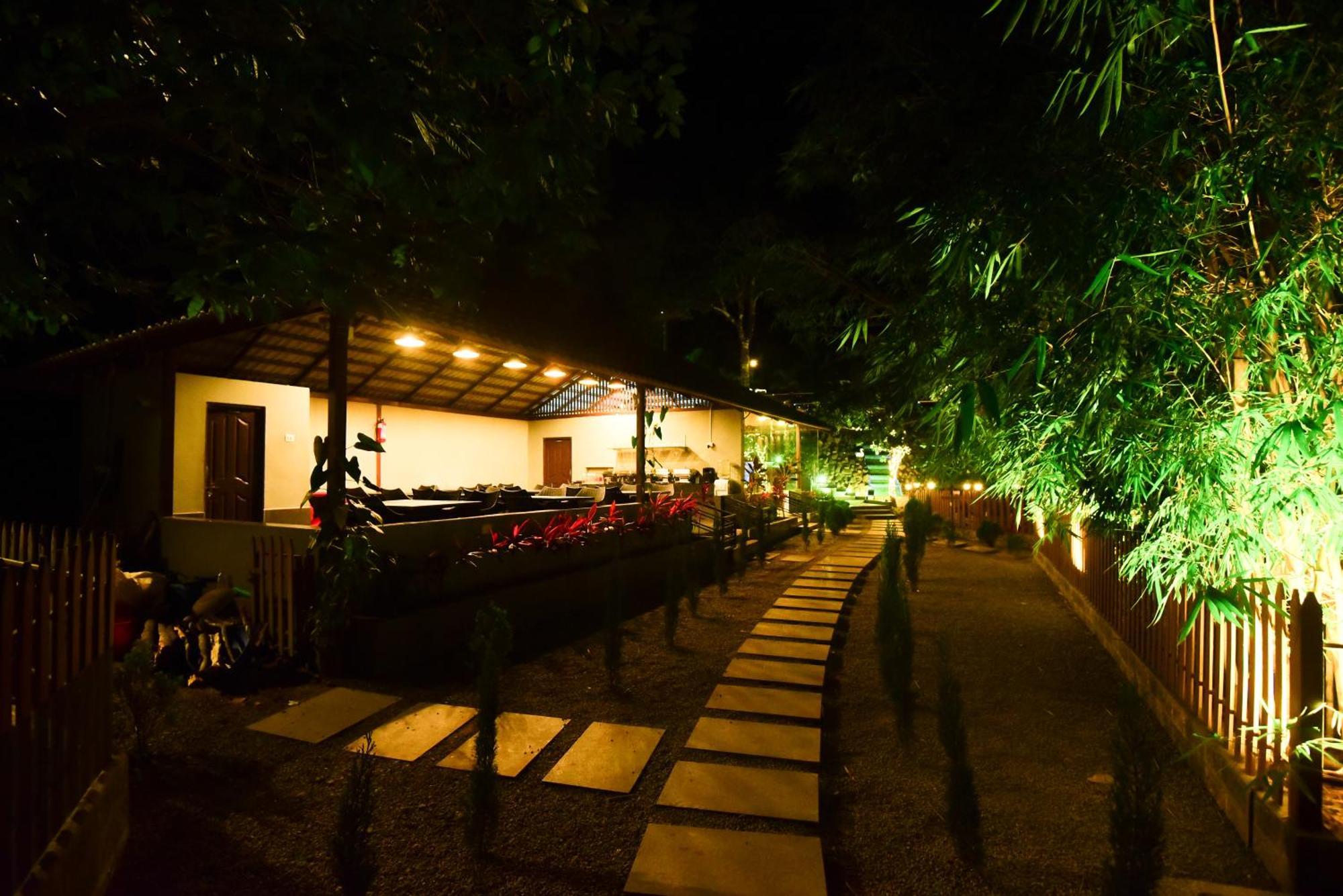 The Mountain Shades Resort マディケーリ エクステリア 写真