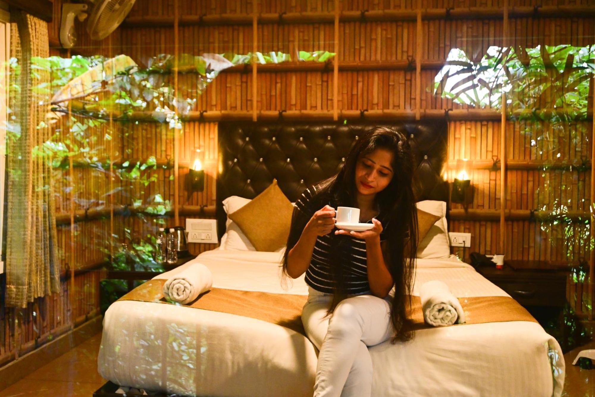 The Mountain Shades Resort マディケーリ エクステリア 写真